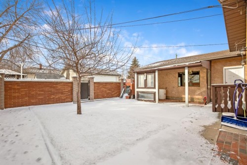 47 Montrose Crescent Ne, Calgary, AB - Outdoor