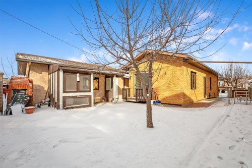 47 Montrose Crescent Ne, Calgary, AB - Outdoor
