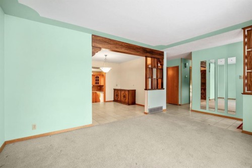 47 Montrose Crescent Ne, Calgary, AB - Indoor Photo Showing Other Room