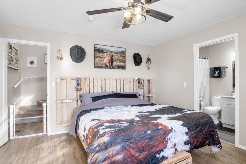 2314 19 Avenue, Bowden, AB - Indoor Photo Showing Bedroom