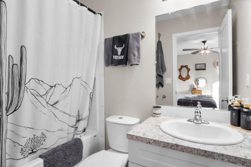 2314 19 Avenue, Bowden, AB - Indoor Photo Showing Bathroom