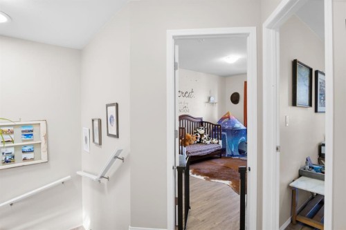 2314 19 Avenue, Bowden, AB - Indoor