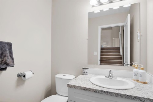 2314 19 Avenue, Bowden, AB - Indoor Photo Showing Bathroom