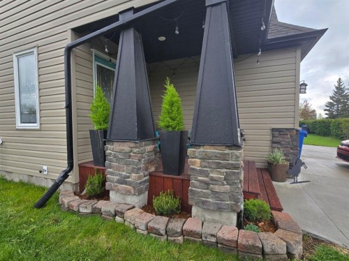 2314 19 Avenue, Bowden, AB - Outdoor With Exterior