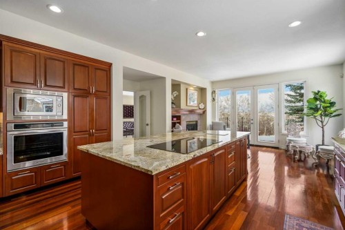 33 Ridge Pointe Drive, Heritage Pointe, AB - Indoor Photo Showing Kitchen