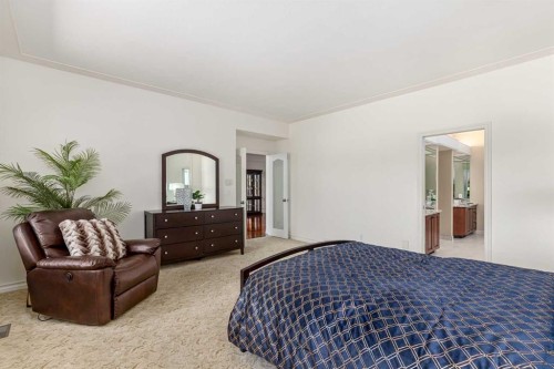33 Ridge Pointe Drive, Heritage Pointe, AB - Indoor Photo Showing Bedroom
