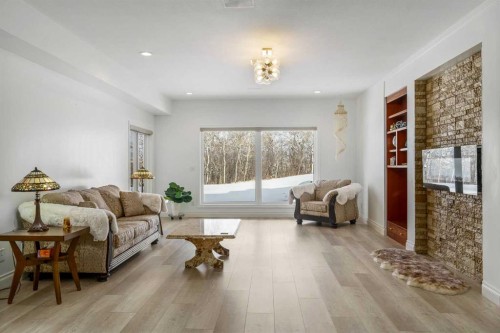 33 Ridge Pointe Drive, Heritage Pointe, AB - Indoor Photo Showing Living Room