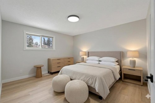 2031 24 Avenue Ne, Calgary, AB - Indoor Photo Showing Bedroom