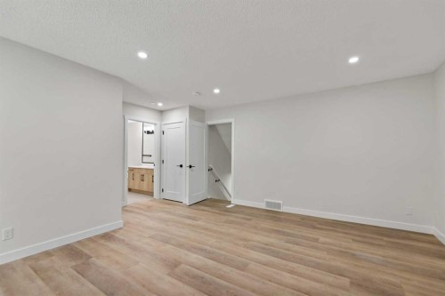 2031 24 Avenue Ne, Calgary, AB - Indoor Photo Showing Other Room