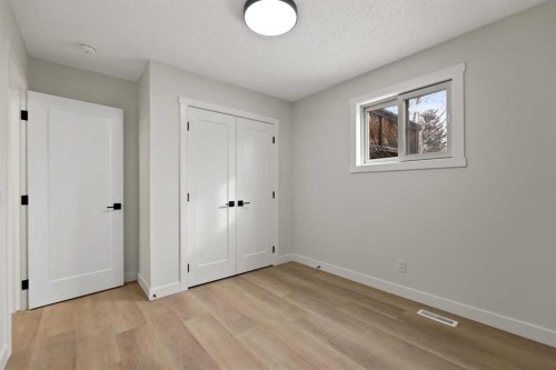 2031 24 Avenue Ne, Calgary, AB - Indoor Photo Showing Other Room
