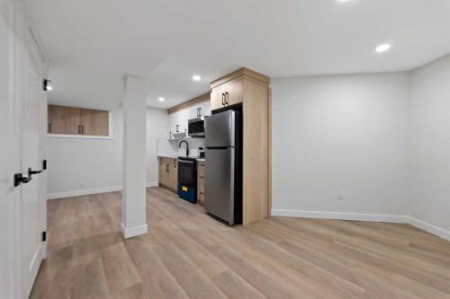 2031 24 Avenue Ne, Calgary, AB - Indoor