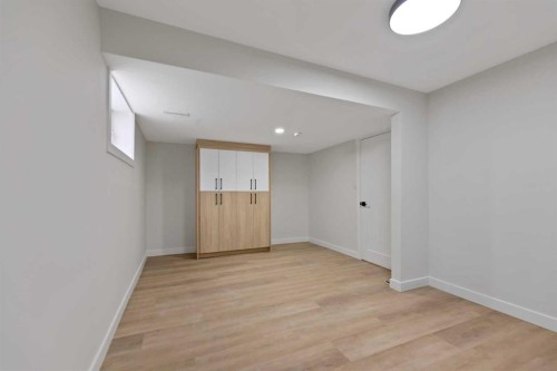 2031 24 Avenue Ne, Calgary, AB - Indoor Photo Showing Other Room