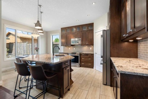 1914 Broadview Road Nw, Calgary, AB - Indoor Photo Showing Kitchen With Upgraded Kitchen