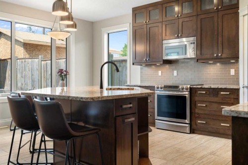 1914 Broadview Road Nw, Calgary, AB - Indoor Photo Showing Kitchen With Upgraded Kitchen