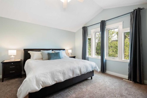 1914 Broadview Road Nw, Calgary, AB - Indoor Photo Showing Bedroom