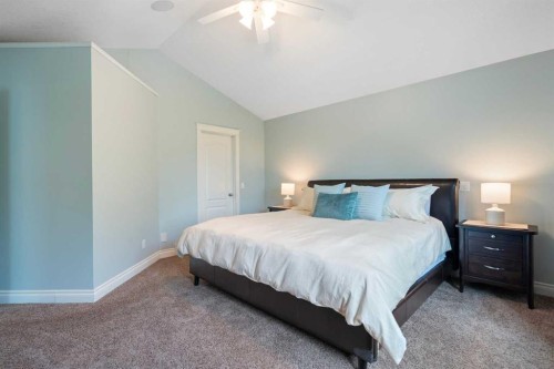 1914 Broadview Road Nw, Calgary, AB - Indoor Photo Showing Bedroom