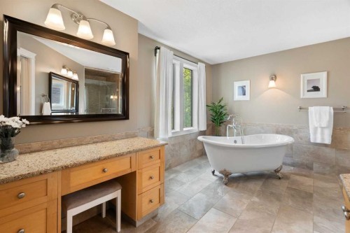 1914 Broadview Road Nw, Calgary, AB - Indoor Photo Showing Bathroom