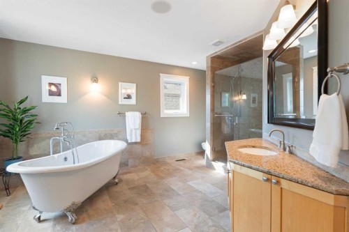 1914 Broadview Road Nw, Calgary, AB - Indoor Photo Showing Bathroom