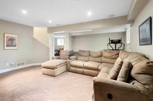 1914 Broadview Road Nw, Calgary, AB - Indoor Photo Showing Other Room