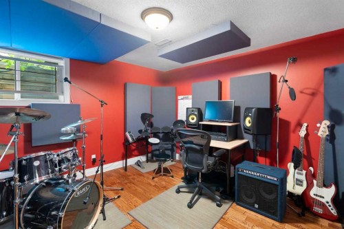 1914 Broadview Road Nw, Calgary, AB - Indoor Photo Showing Office