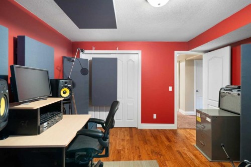 1914 Broadview Road Nw, Calgary, AB - Indoor Photo Showing Office