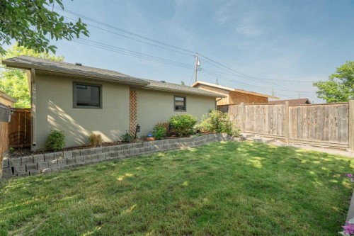 1914 Broadview Road Nw, Calgary, AB - Outdoor