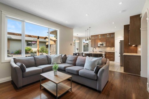 1914 Broadview Road Nw, Calgary, AB - Indoor Photo Showing Living Room