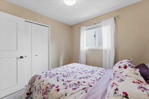 165 Macewan Glen Drive Nw, Calgary, AB - Indoor Photo Showing Bedroom