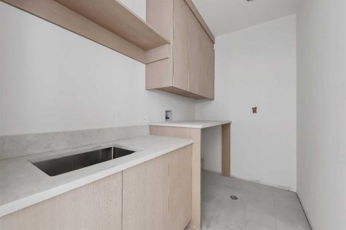 2231 2 Avenue Nw, Calgary, AB - Indoor Photo Showing Kitchen