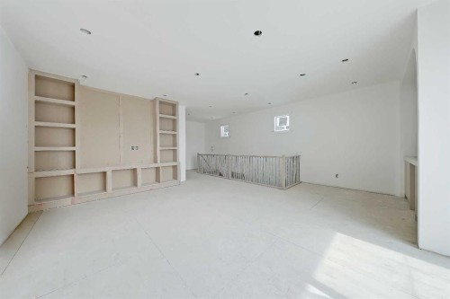 2231 2 Avenue Nw, Calgary, AB - Indoor Photo Showing Other Room