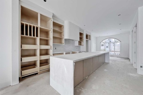 2231 2 Avenue Nw, Calgary, AB - Indoor Photo Showing Other Room