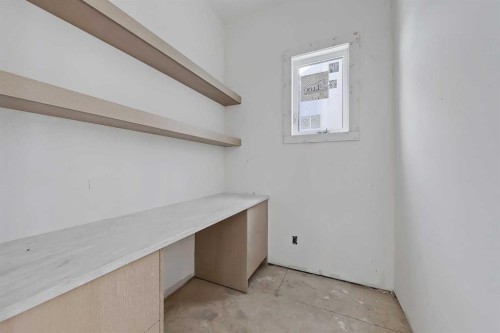 2231 2 Avenue Nw, Calgary, AB - Indoor Photo Showing Other Room