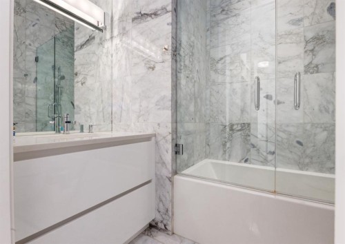 106 Pumpridge Place Sw, Calgary, AB - Indoor Photo Showing Bathroom