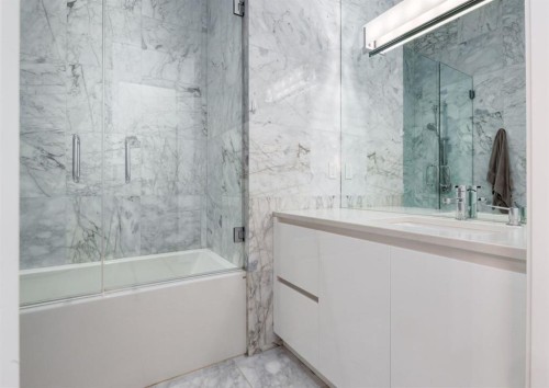 106 Pumpridge Place Sw, Calgary, AB - Indoor Photo Showing Bathroom