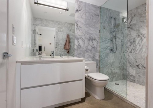 106 Pumpridge Place Sw, Calgary, AB - Indoor Photo Showing Bathroom