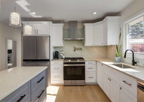 5219 Valiant Drive Nw, Calgary, AB - Indoor Photo Showing Kitchen With Upgraded Kitchen