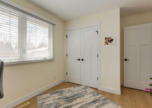 5219 Valiant Drive Nw, Calgary, AB - Indoor Photo Showing Other Room