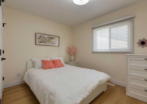 5219 Valiant Drive Nw, Calgary, AB - Indoor Photo Showing Bedroom