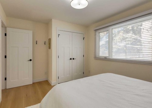 5219 Valiant Drive Nw, Calgary, AB - Indoor Photo Showing Bedroom