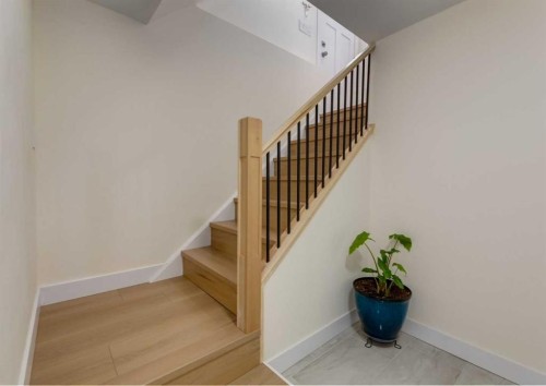 5219 Valiant Drive Nw, Calgary, AB - Indoor Photo Showing Other Room