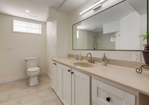 5219 Valiant Drive Nw, Calgary, AB - Indoor Photo Showing Bathroom
