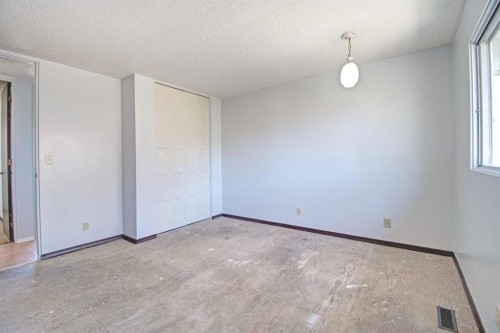 6307 Thornaby Way Nw, Calgary, AB - Indoor Photo Showing Other Room