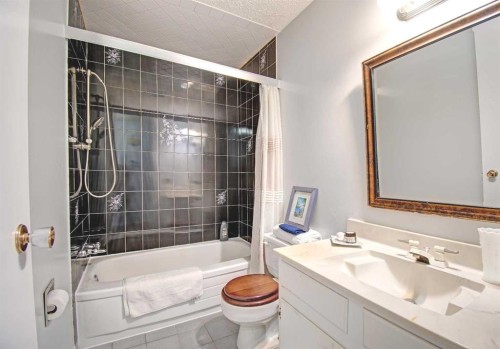 6307 Thornaby Way Nw, Calgary, AB - Indoor Photo Showing Bathroom