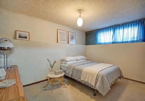 6307 Thornaby Way Nw, Calgary, AB - Indoor Photo Showing Bedroom