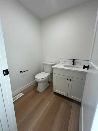 4 Williams Avenue, Olds, AB - Indoor Photo Showing Bathroom