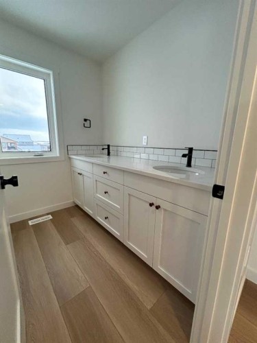 4 Williams Avenue, Olds, AB - Indoor Photo Showing Bathroom