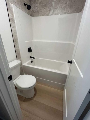 4 Williams Avenue, Olds, AB - Indoor Photo Showing Bathroom