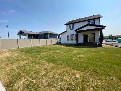 4 Williams Avenue, Olds, AB - Outdoor