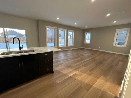4 Williams Avenue, Olds, AB - Indoor Photo Showing Kitchen With Double Sink