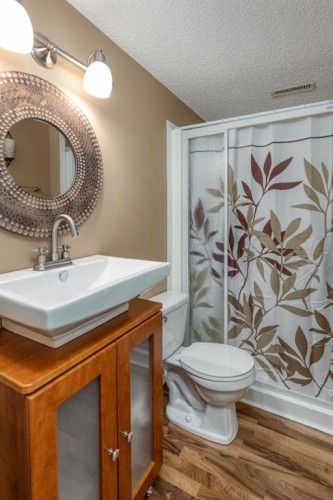 108 Quigley Close, Cochrane, AB - Indoor Photo Showing Bathroom
